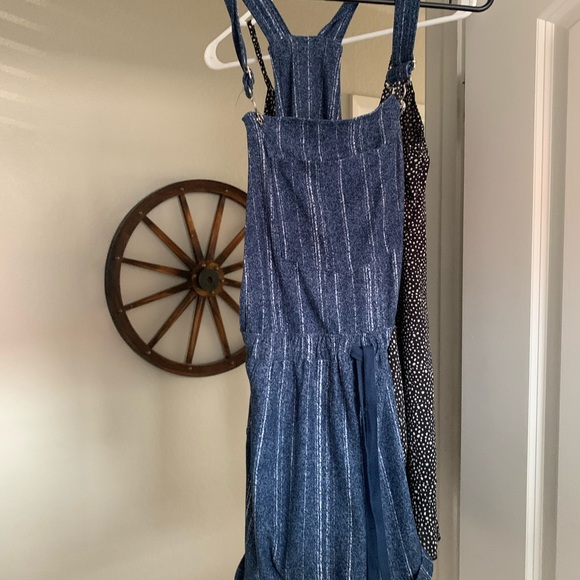 Clothes and Household - Picture 6 of 13